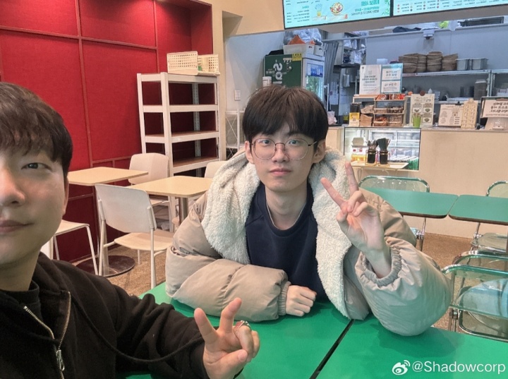 都找到新工作了？Shadow经纪公司晒Fisher、Burdol合照：加油！ 加油！