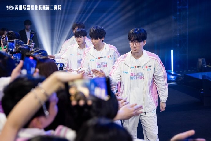 LPL分享BLG赛后返图：锐势破浪，勇砺锋芒